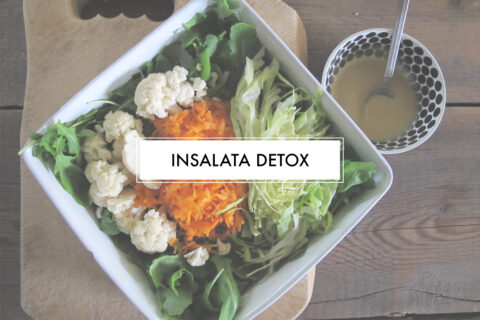 Insalata detox con salsa deliziosa
